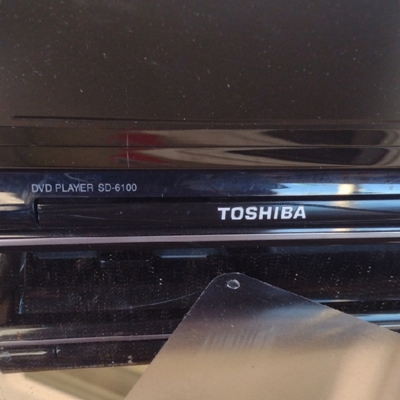 Toshiba DVD/CD Player SD-6100 - Picture 1 of 6